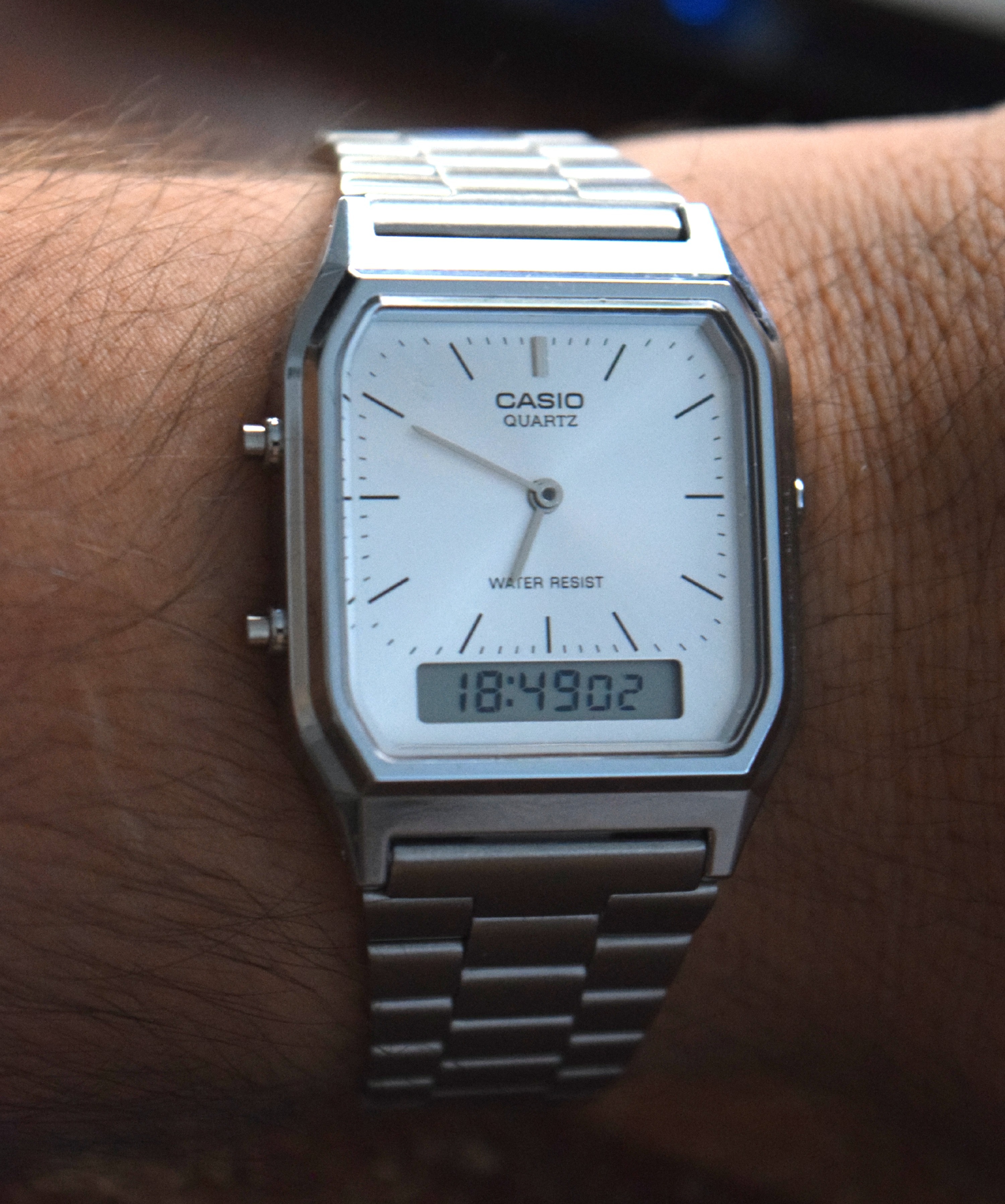 Casio AQ230 - Why Is This Retro Ana-Digi Watch Still So Popular? 